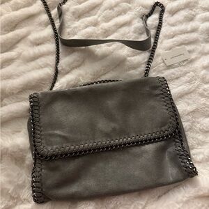 Francesca's Collections Gray Crossbody Bag with Chain Detail